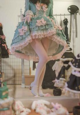 草莓视频在线导航_十万网红美女美酱